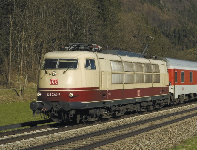 Roco Electric locomotive BR 103 - EuroTrainHobby